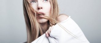 Девушка в простыне