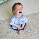 Истерики у ребенка: что делать и как успокоить