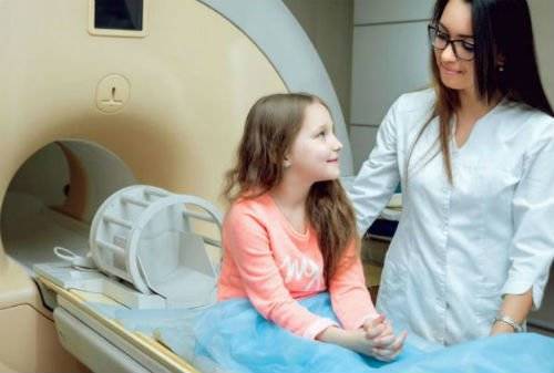 Как проводится МРТ головного мозга детям?